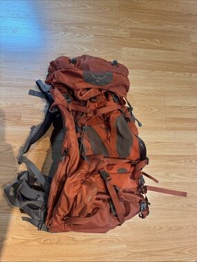 Women’s medium Osprey Xenon 70 Orange Hiking Backpack - Durable Outdoor Pack